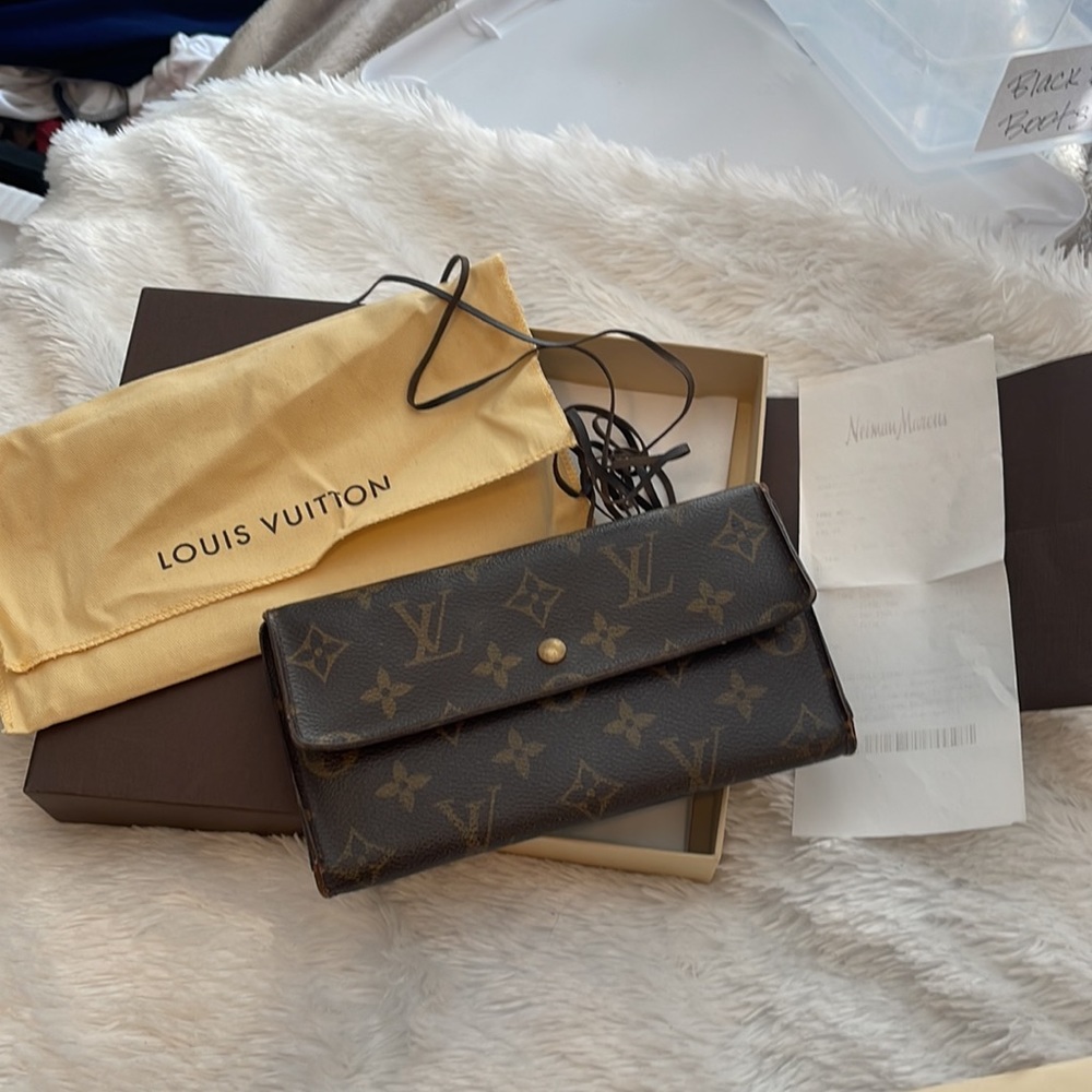 Authentic Louis Vuitton wallet - Picture 3 of 10
